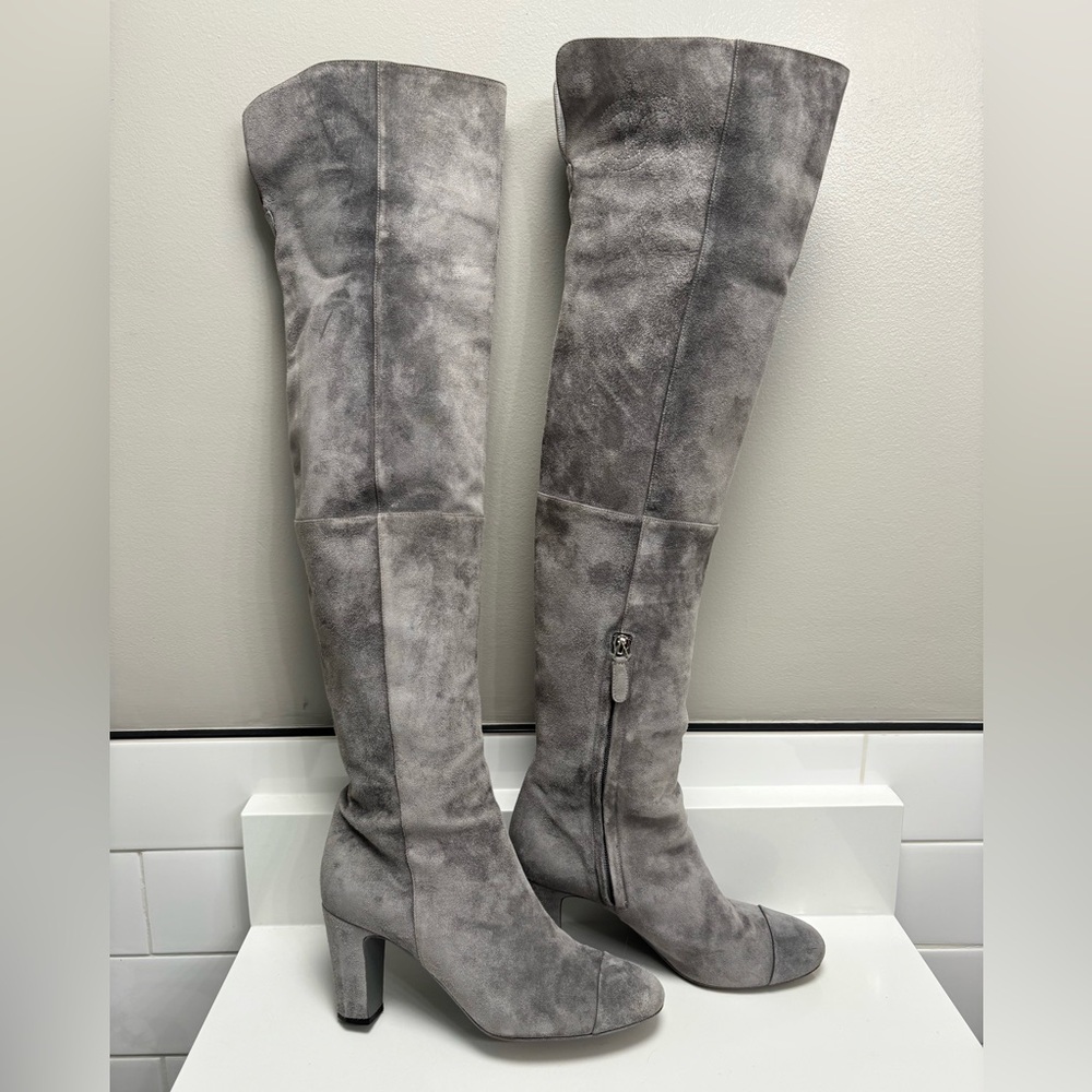 CHANEL by Karl Lagerfeld grey suede over knee cap toe heeled boots 39.5 - Picture 6 of 14